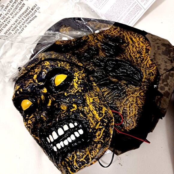 Extreme Scorched Zombie Deluxe Costume CHILD Sz S Lights& Scary Sound Halloween - Picture 16 of 17